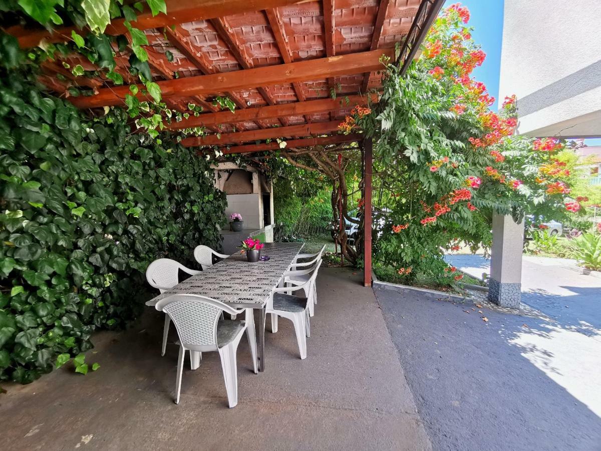 Apartmani Andrea Pula Exterior foto